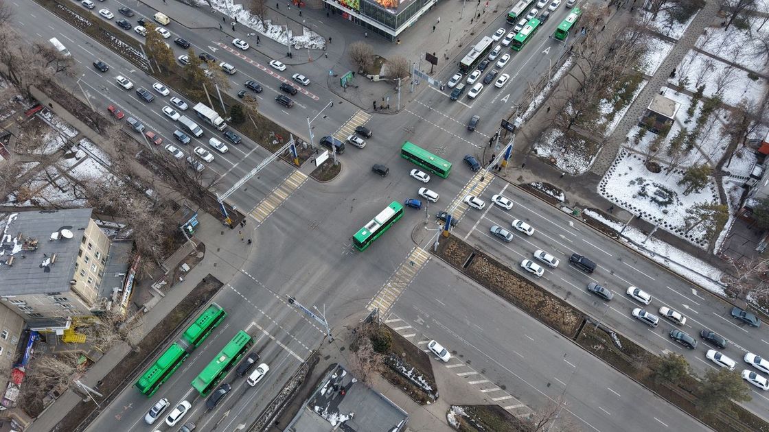 Перекресток в Алматы
