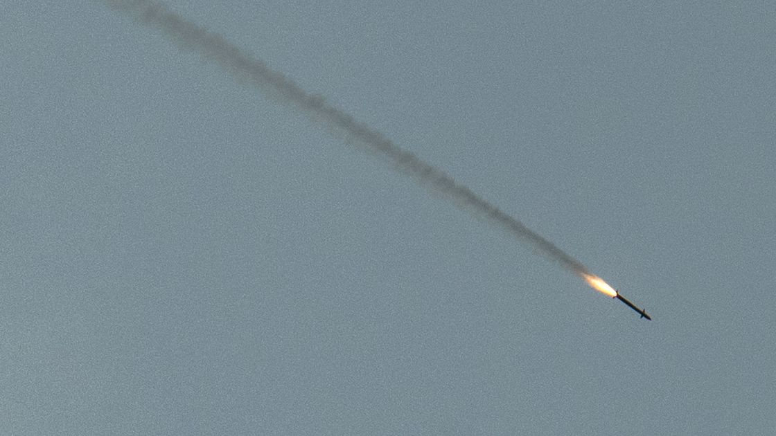 Ракета летит в небе