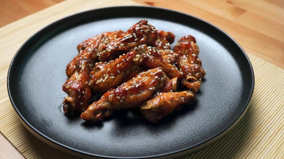Как приготовить вкусные куриные крылья в духовке: рецепты и советы