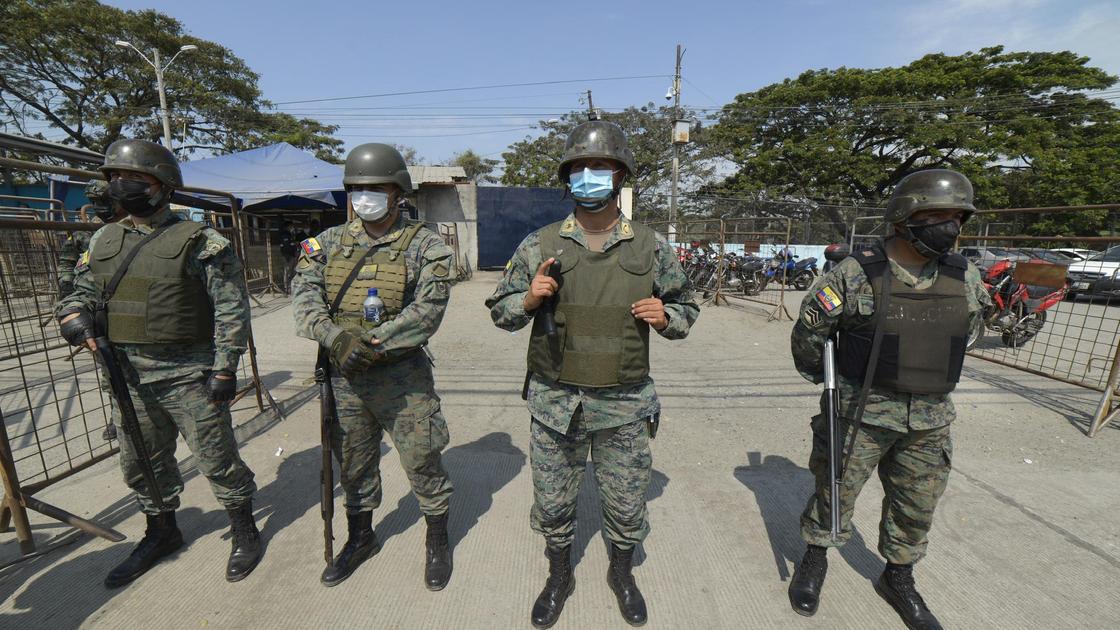 Охрана в тюрьме Эквадора