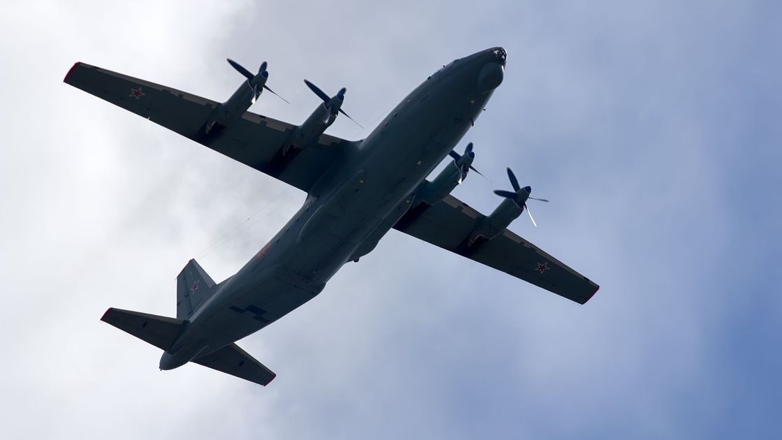 Самолет Ан-12