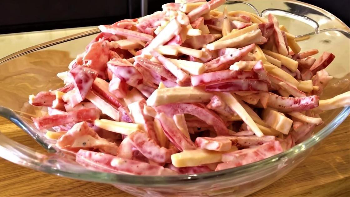Салат «Морской» с крабовыми палочками и помидорами: рецепт с фото