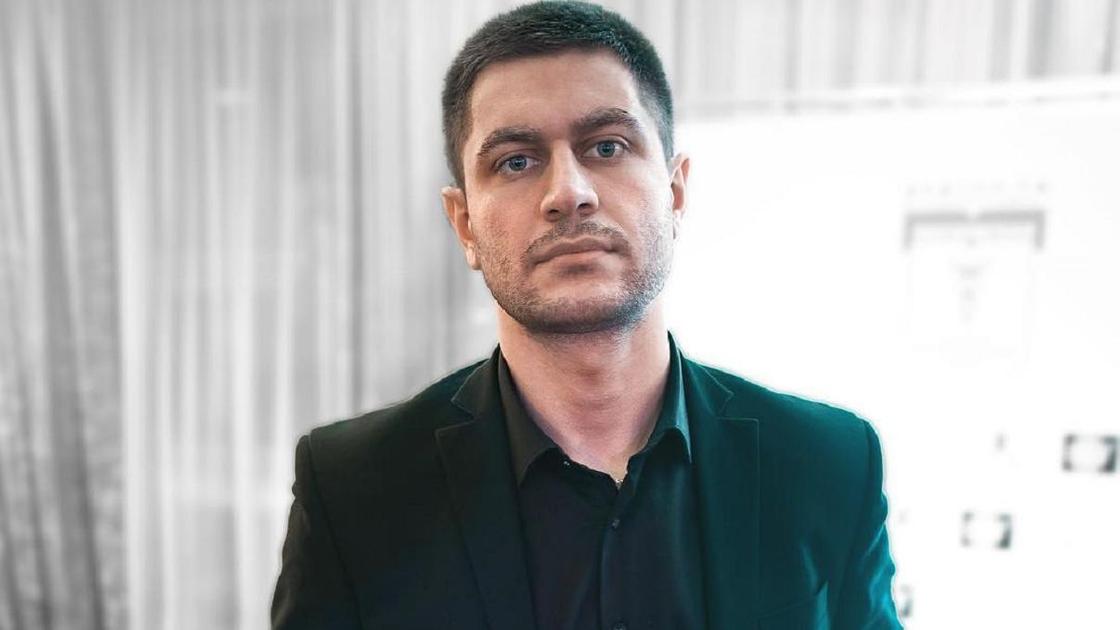 Биография дава певец личная жизнь "Специально для хайпа полетел": Даву отругали в соцсети за снимок у мемориала в 