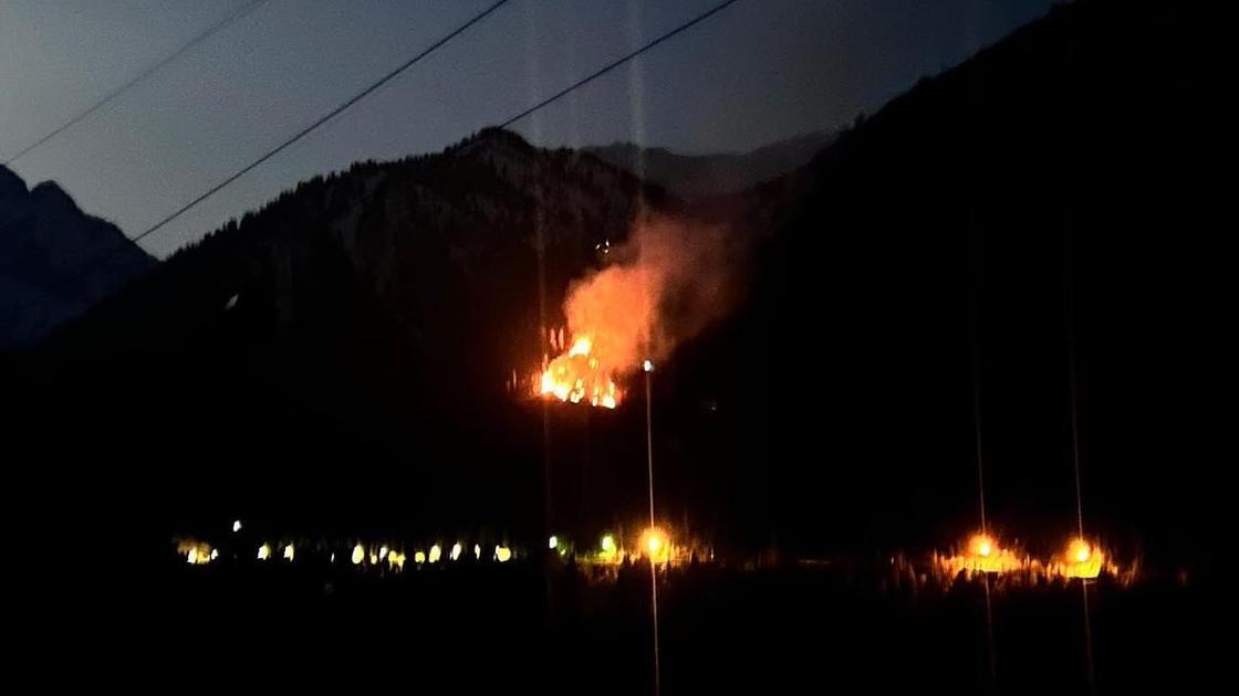 Пожар в горах Алматы
