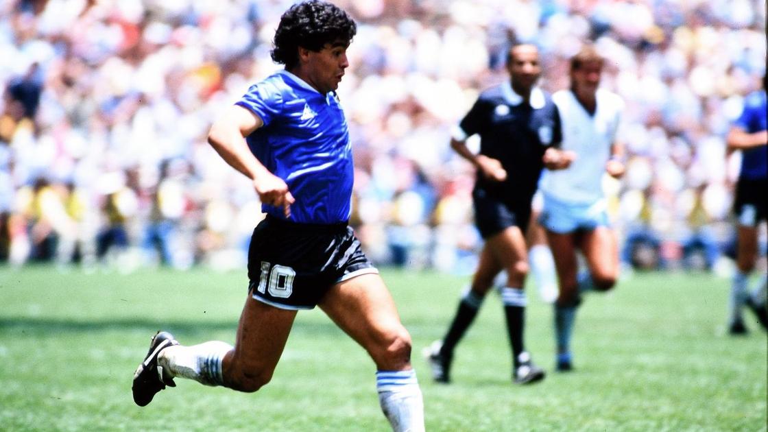 Диего Марадона во время матча Аргентины и Англии 22 июня 1986 года