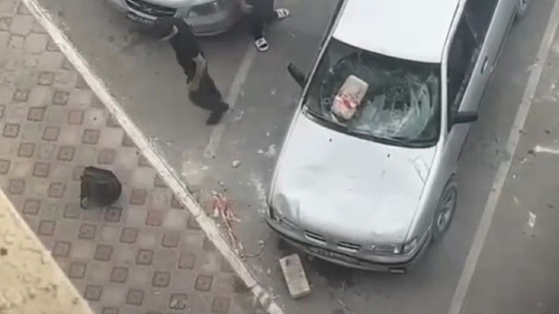 Разбитый автомобиль в Актау