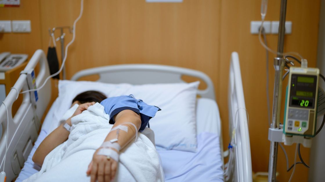 Пациент на больничной койке