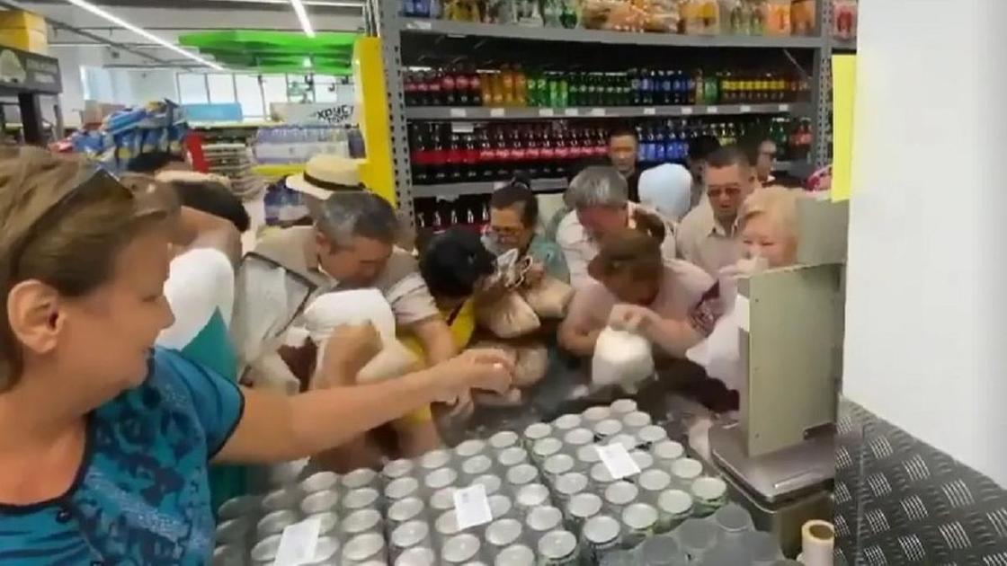 Ажиотаж из-за сахара в Актау