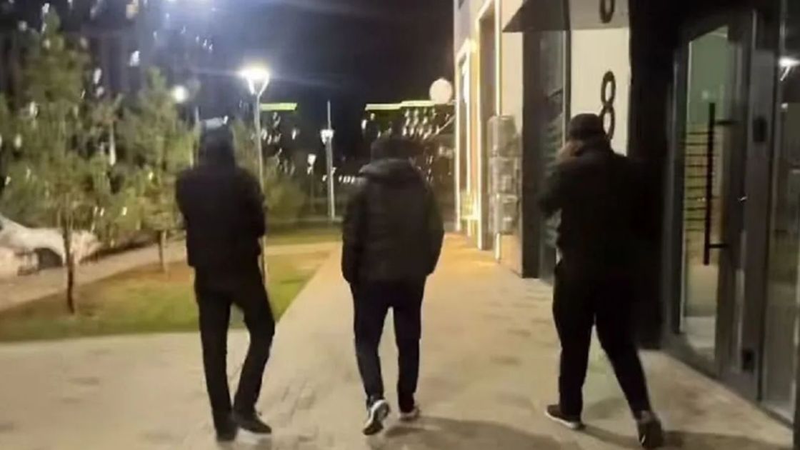 Белгісіз ер адамдар