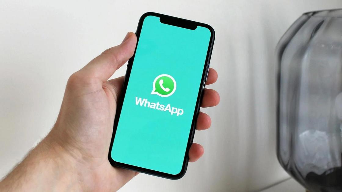 Телефон с WhatsApp