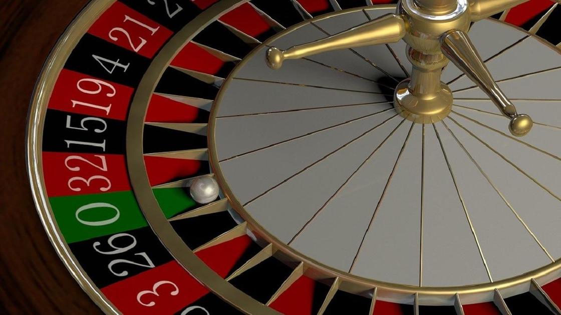 стол-рулетка в казино