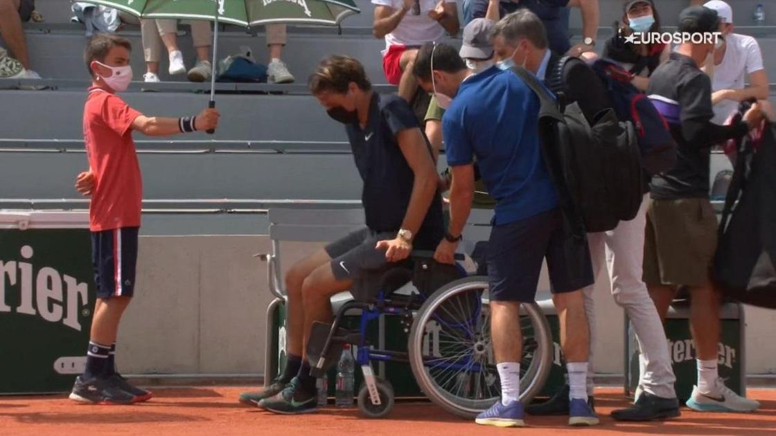 Тэйлор Фиц покидает корт на инвалидной коляске