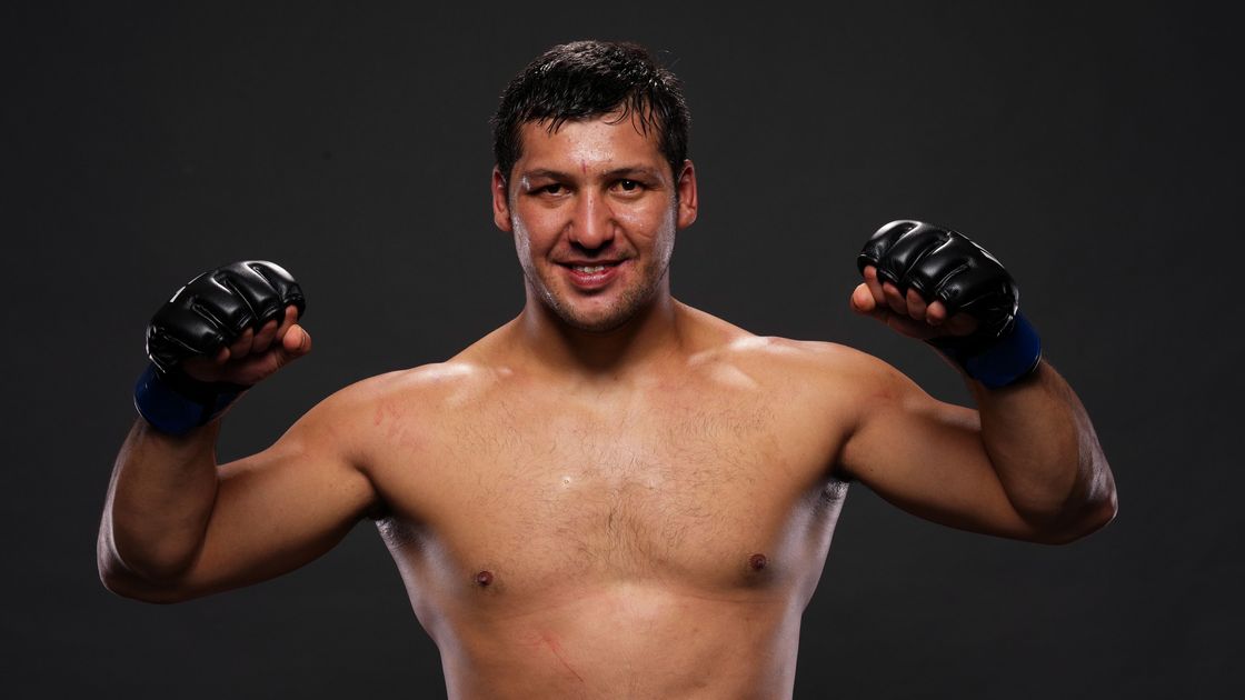 Казахстанский боец ММА Дияр Нургожай