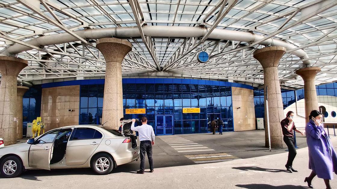 Здание аэропорта Алматы