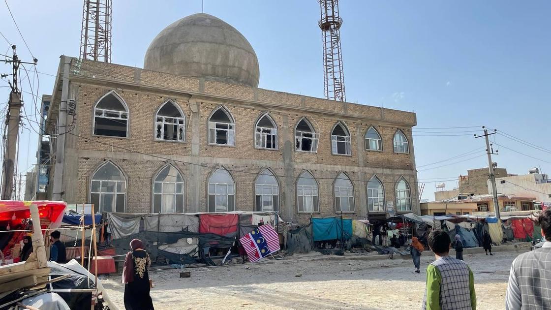Мечеть в Мазари-Шарифе после взрыва