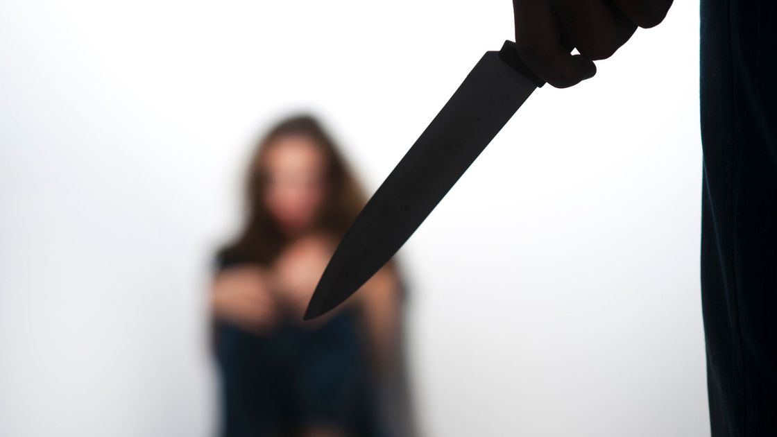 Мужчина с ножом