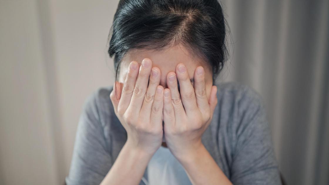 Плачущая девушка