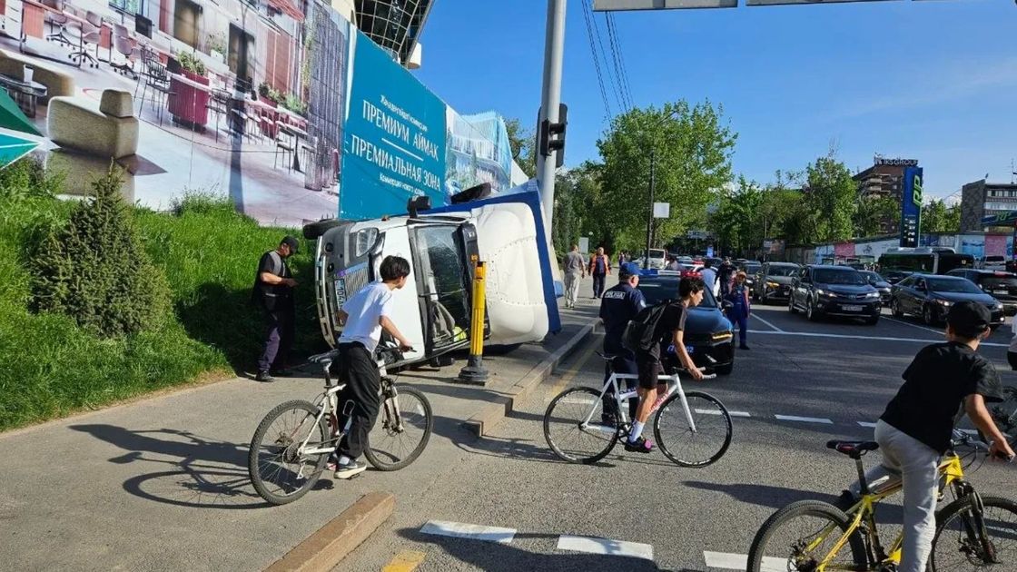 Автомобиль попал в аварию