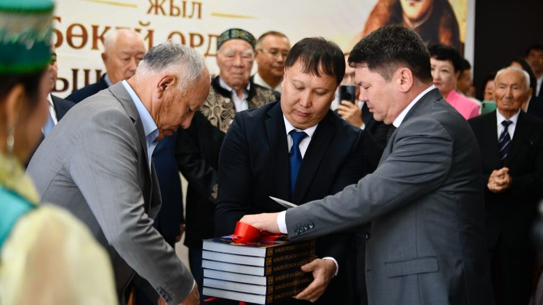 Төл тарихты түгендеген үш кітаптың тұсауы кесілді