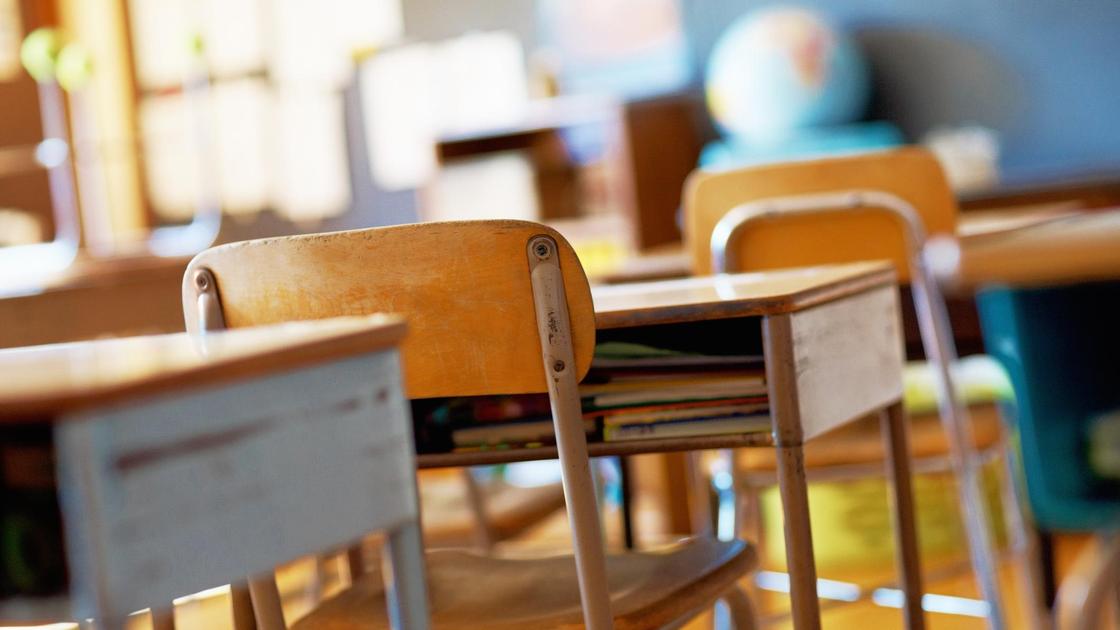 учительница в школе. николь энистон учительница. я после уроков. описавшиеся девушки в школе. николь энистон учитель.