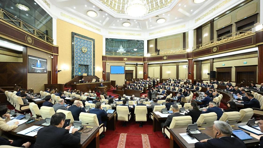 Пленарное заседание Мажилиса
