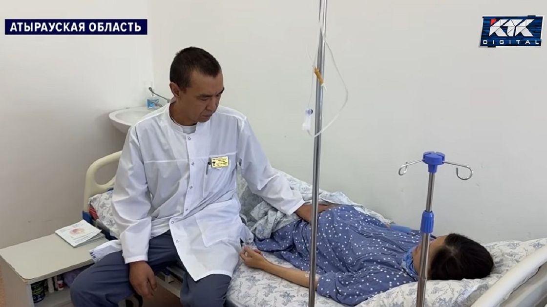 Врач с беременной женщиной