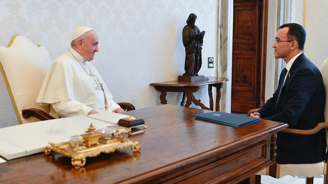 Маулен Ашимбаев и Папа Римский