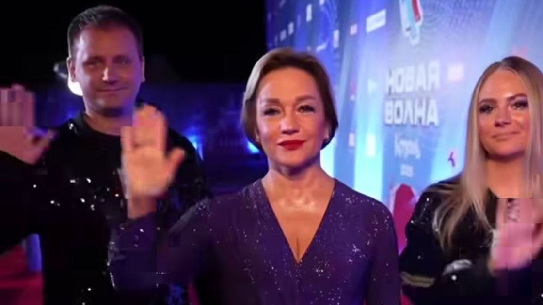 Татьяна Буланова с танцорами Максимом и Аленой