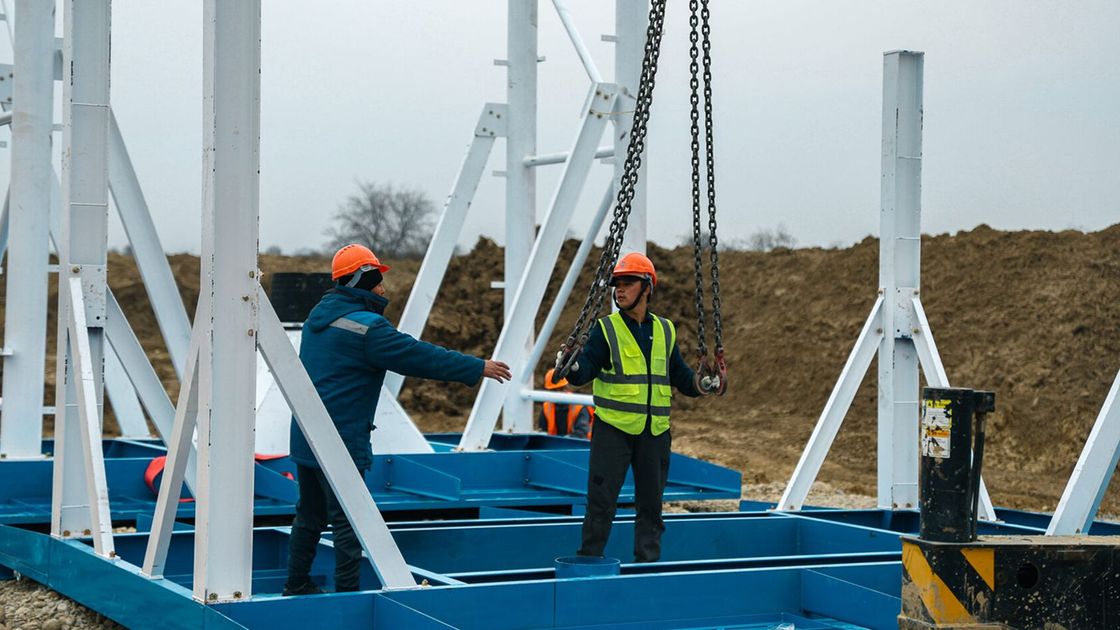 Стройка взлетно-посадочной полосы