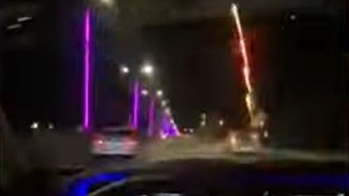 Фейерверк из салона авто