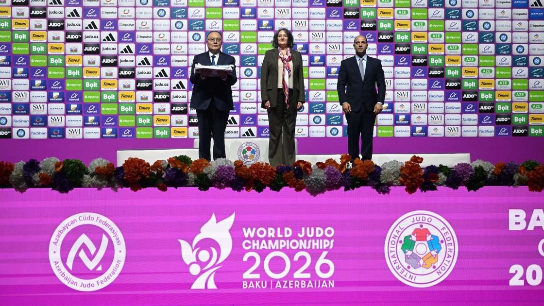 Церемония передачи Казахстану флага Международной федерации дзюдо (IJF)