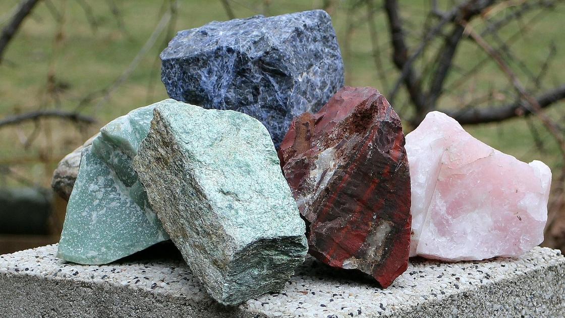 Камни, полезные ископаемые