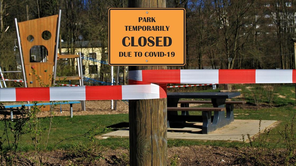 Табличка парк закрыт на Локдаун