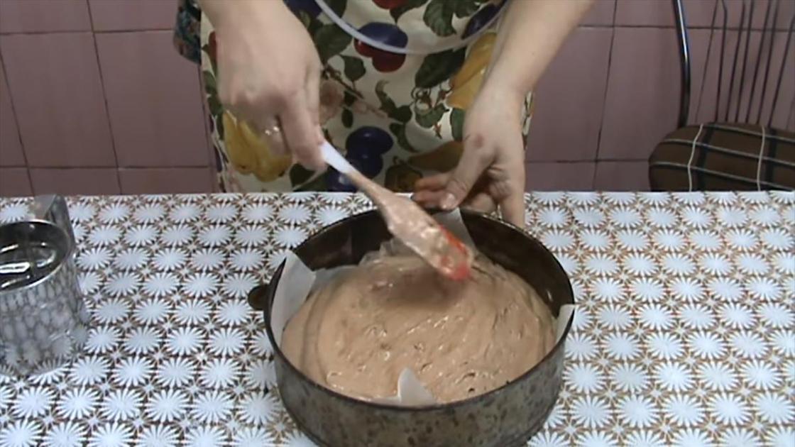 Подготовка бисквита к выпеканию