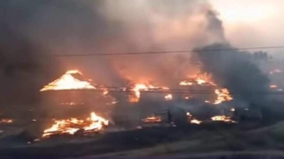 жилые дома горят