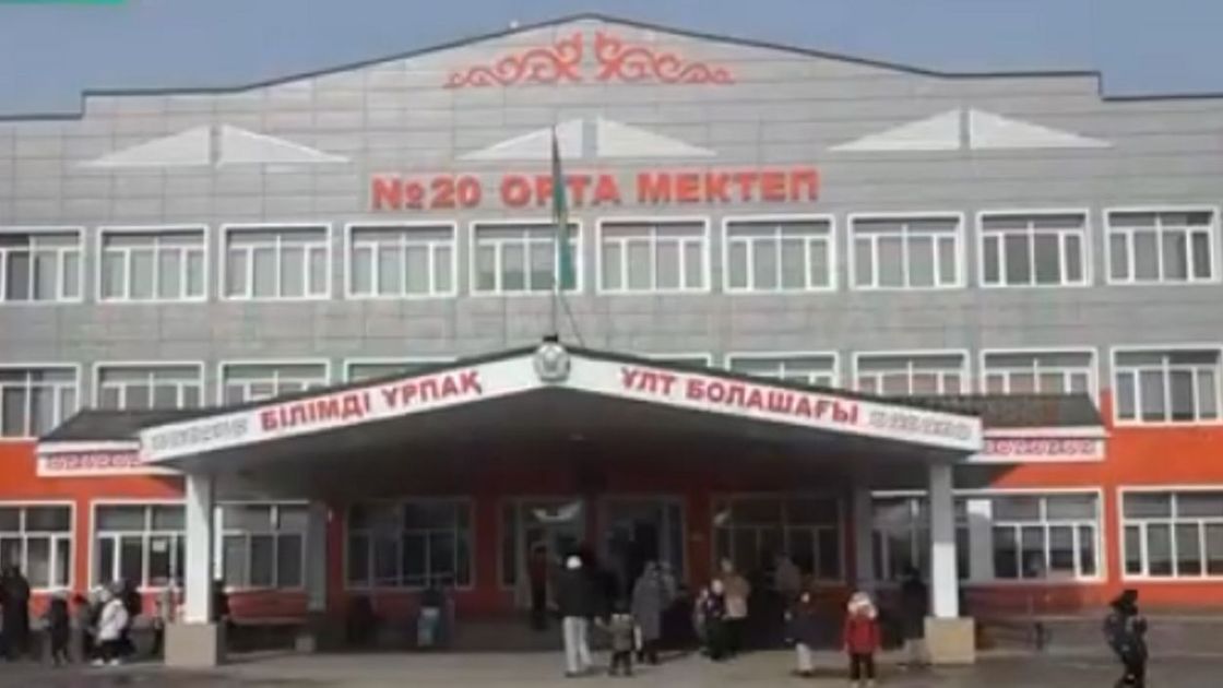 Здание школы в Конаеве