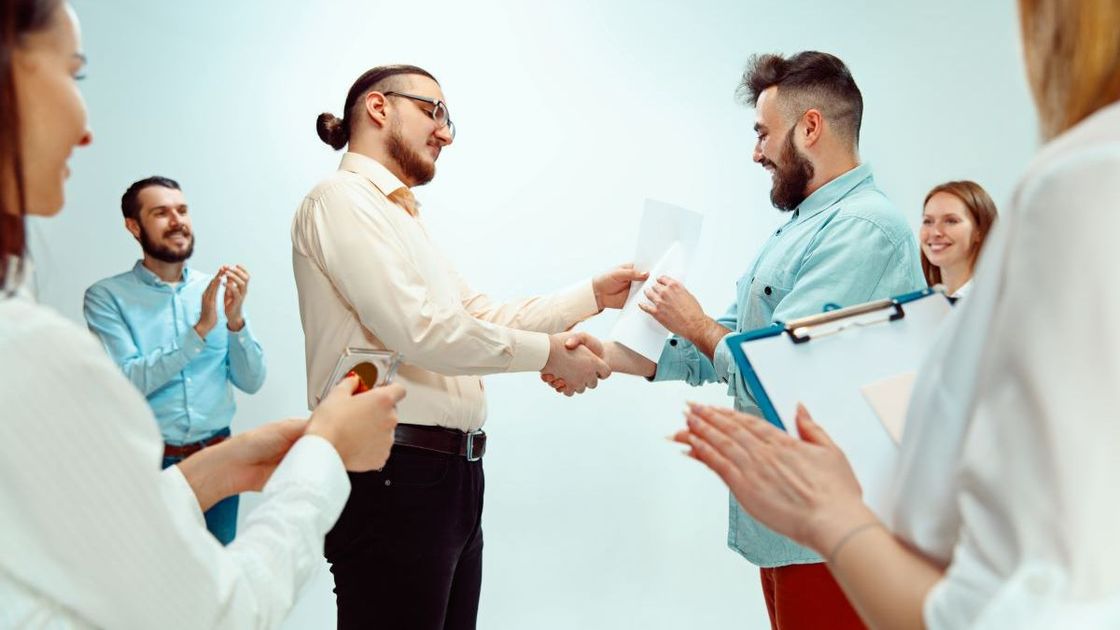 Руководитель выражает благодарность работнику