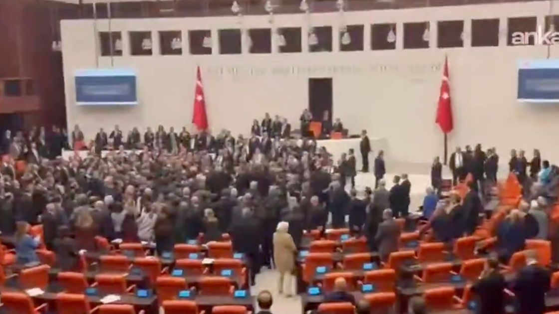 Драка в парламенте Турции