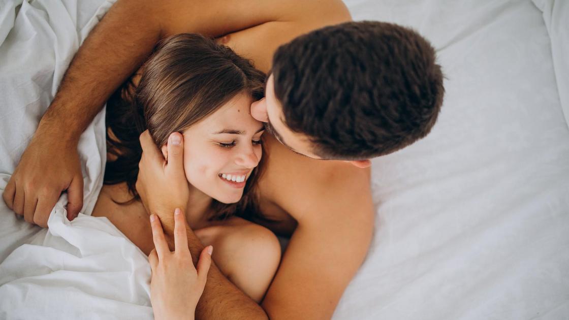 Мужчина по-настоящему влюбляется в женщину только после секса – психолог