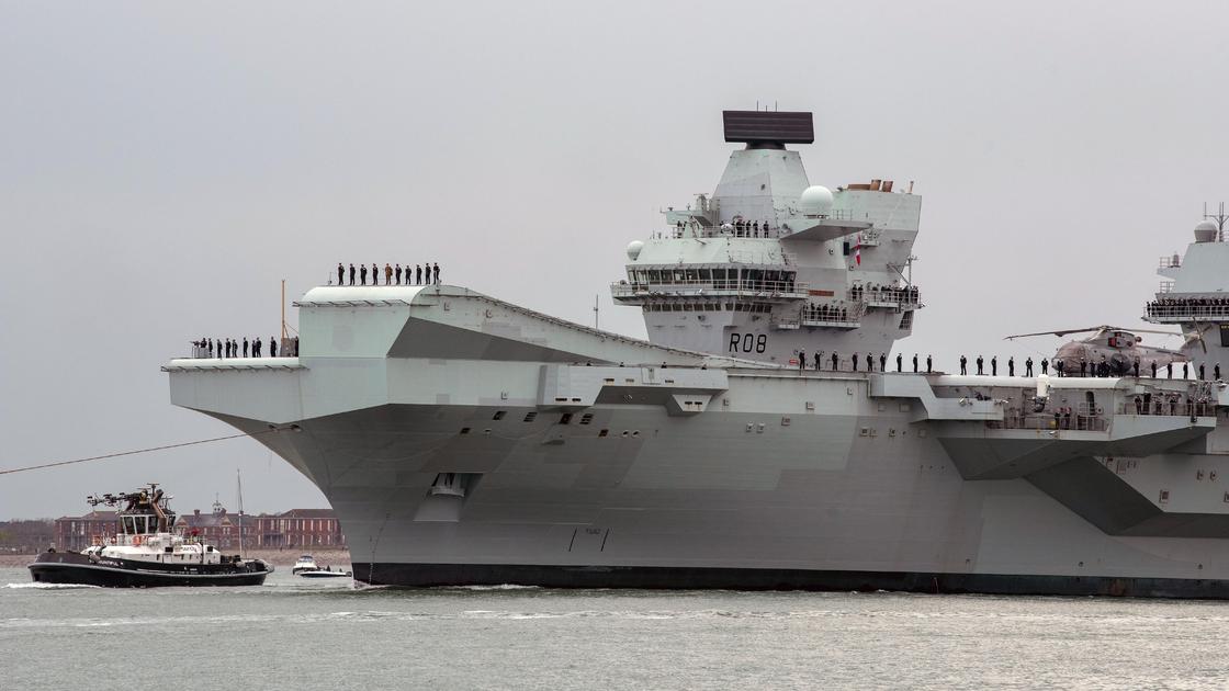 Крупнейший корабль ВМС Великобритании HMS Queen Elizabeth