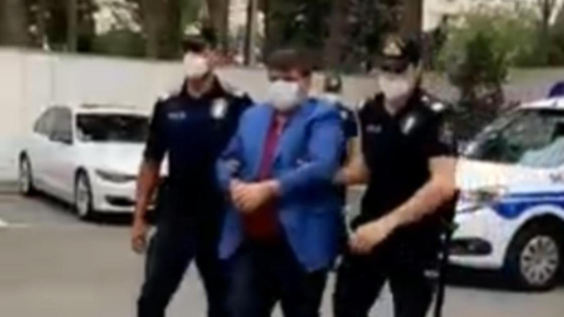 Ильхама Алиева сопровождают полицейские