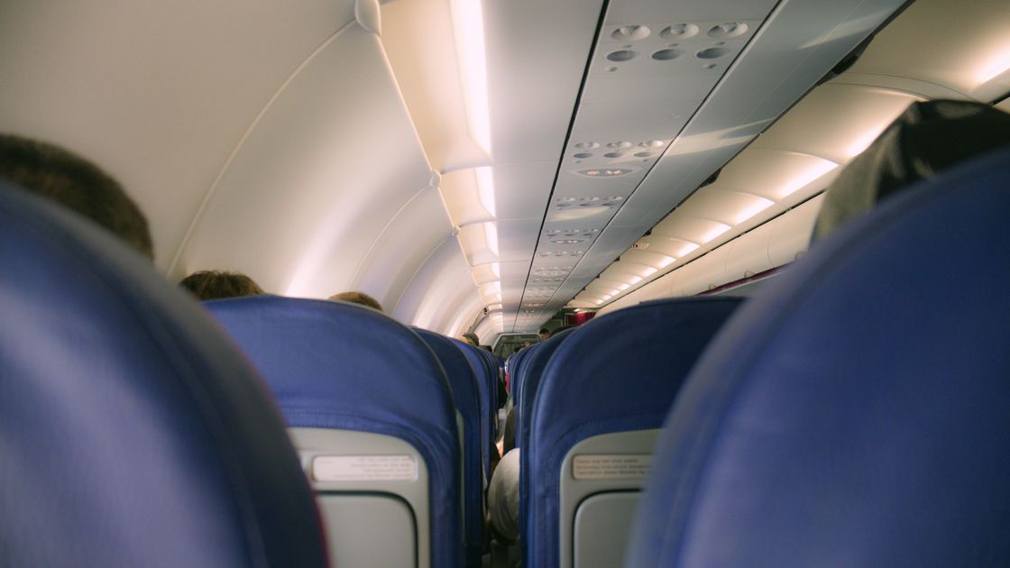 ұшақ салоны