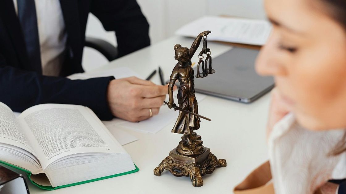 Адвокат и женщина