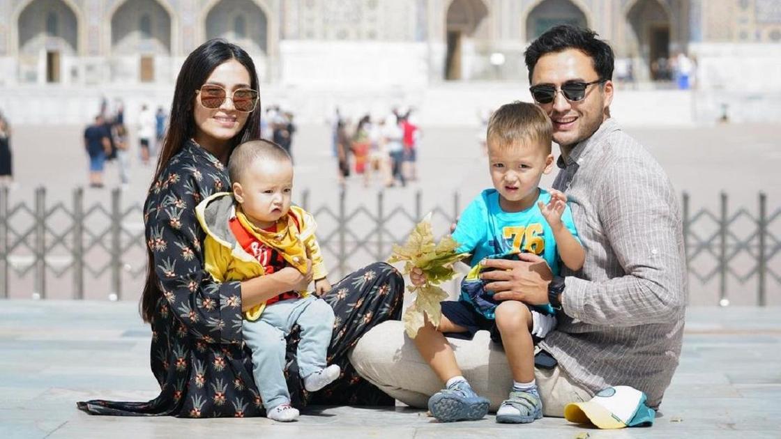 Тауекел Мусилим с женой и сыновьями