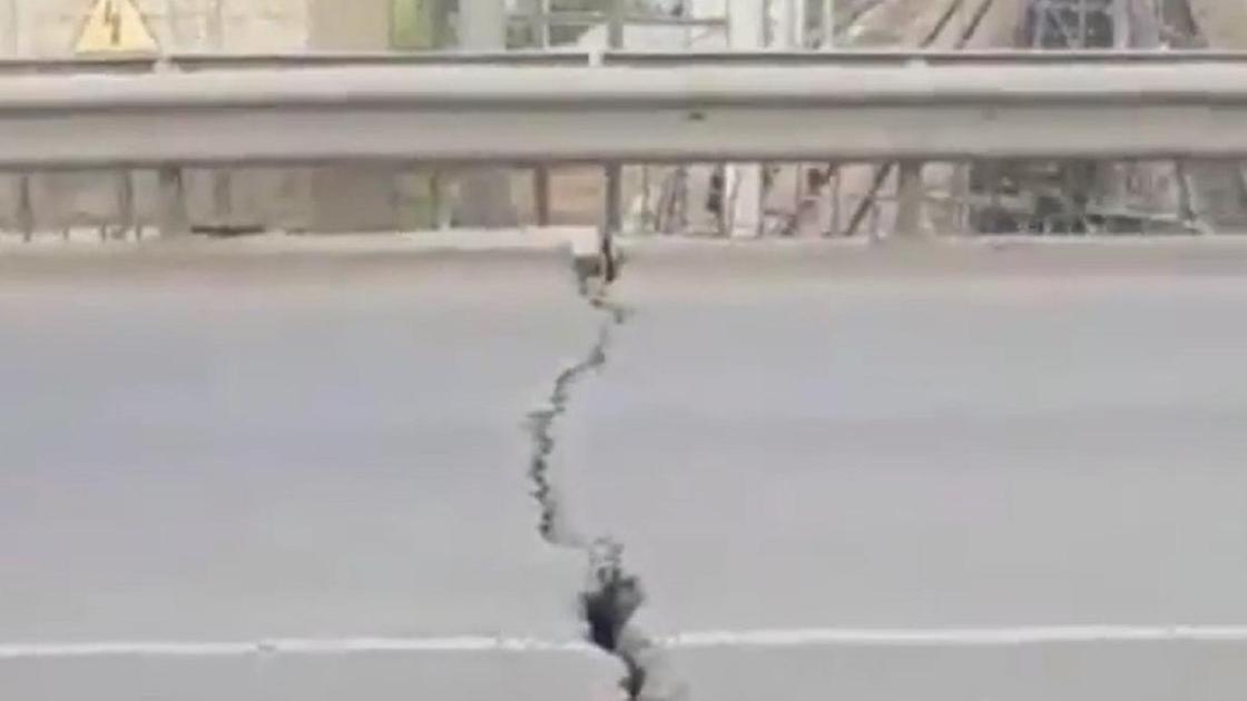 Трещина на мосту в Петропавловске