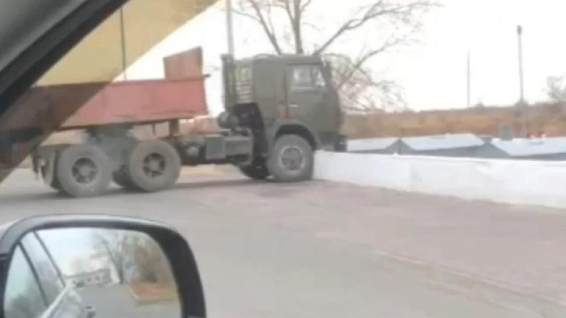Место происшествия с участием грузовика в Павлодарской области