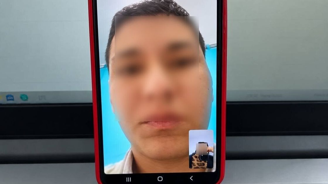 Родители общаются по видео со срочником