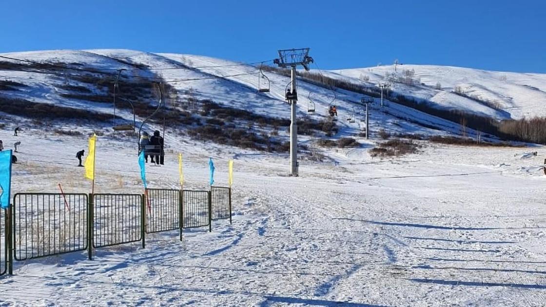 Подъемник на лыжной базе в Павлодарской области