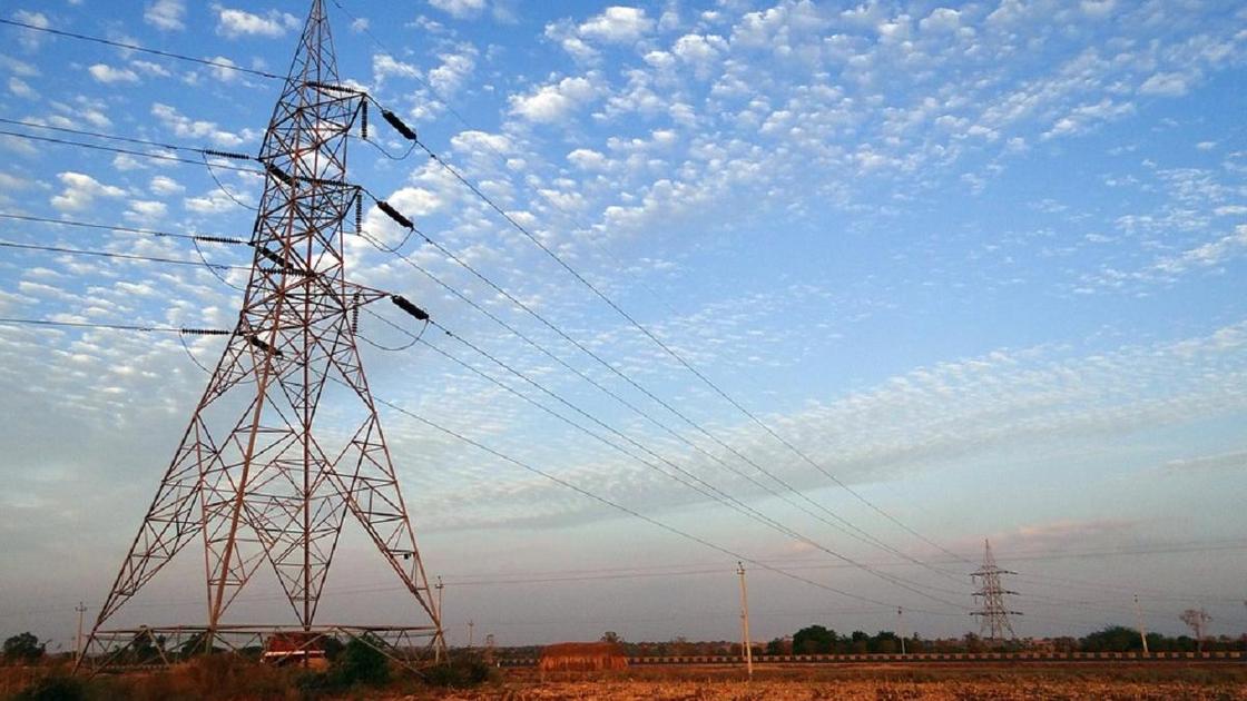 ЛЭП на фоне неба