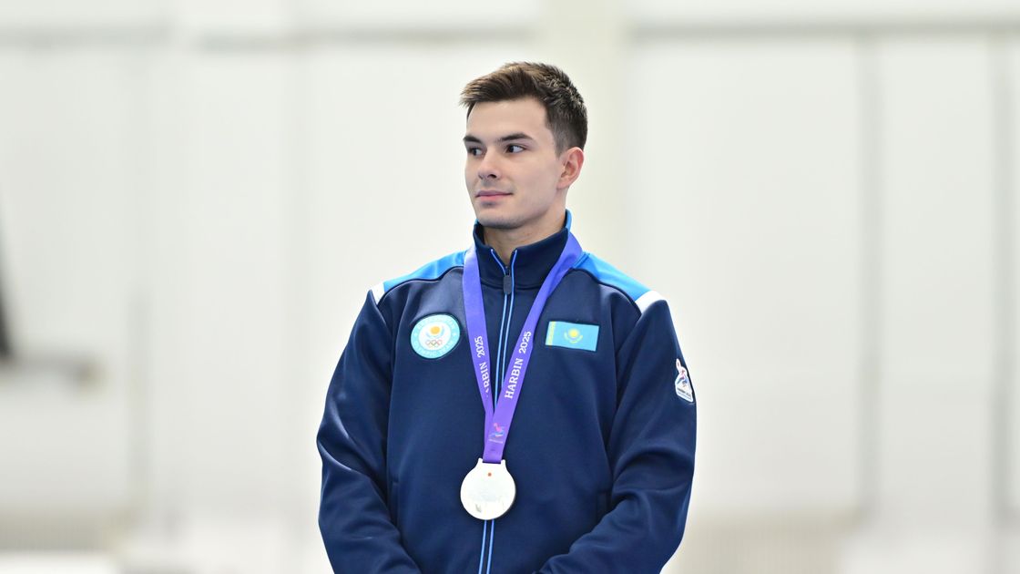 Казахстанский конькобежец Евгений Кошкин